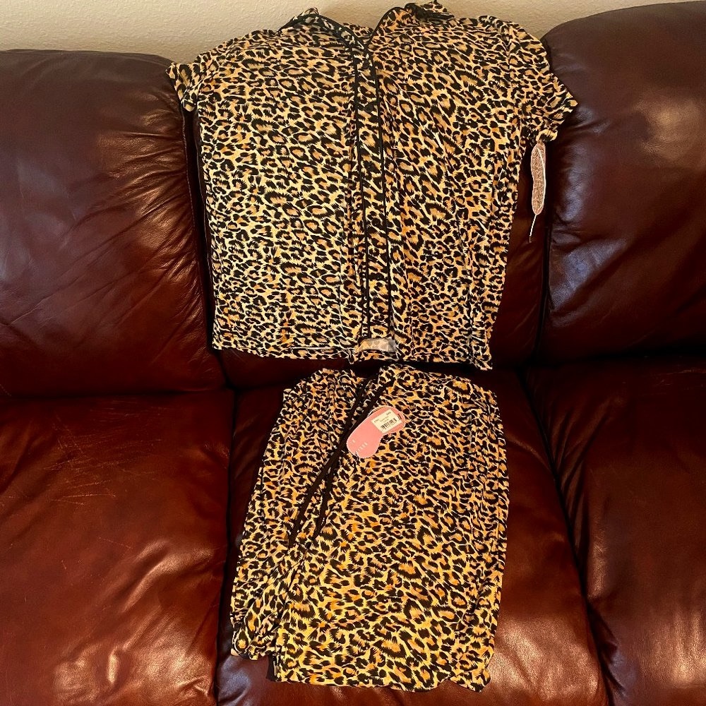 Leopard Print Pajamas Amanda Blu Luxe Loungewear Collection Set NWT Size Large